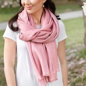 Cashmere silk blend scarf, o/s, great condition. Soft rose, dusky rose, mauve